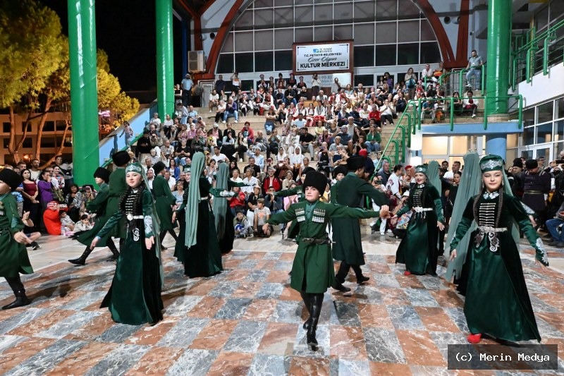 Fethiye'de 17. Uluslararası Halk Dansları ve Müzik Festivali Coşkusu
