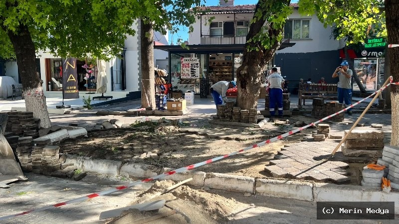 Fethiye’de Kaldırımlarda Bakım Çalışması