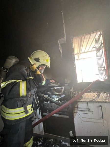 Seydikemer'de Ev Yangını: Mutfak ve Çatısı Yandı